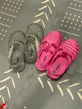 Mint Condition. Cat & Jack Sandals. Size 9. Clear Glitter and Hot Pink.